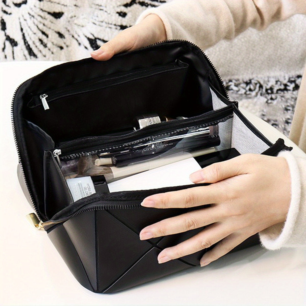 Andi | Waterproof stylish cosmetic pouch 2