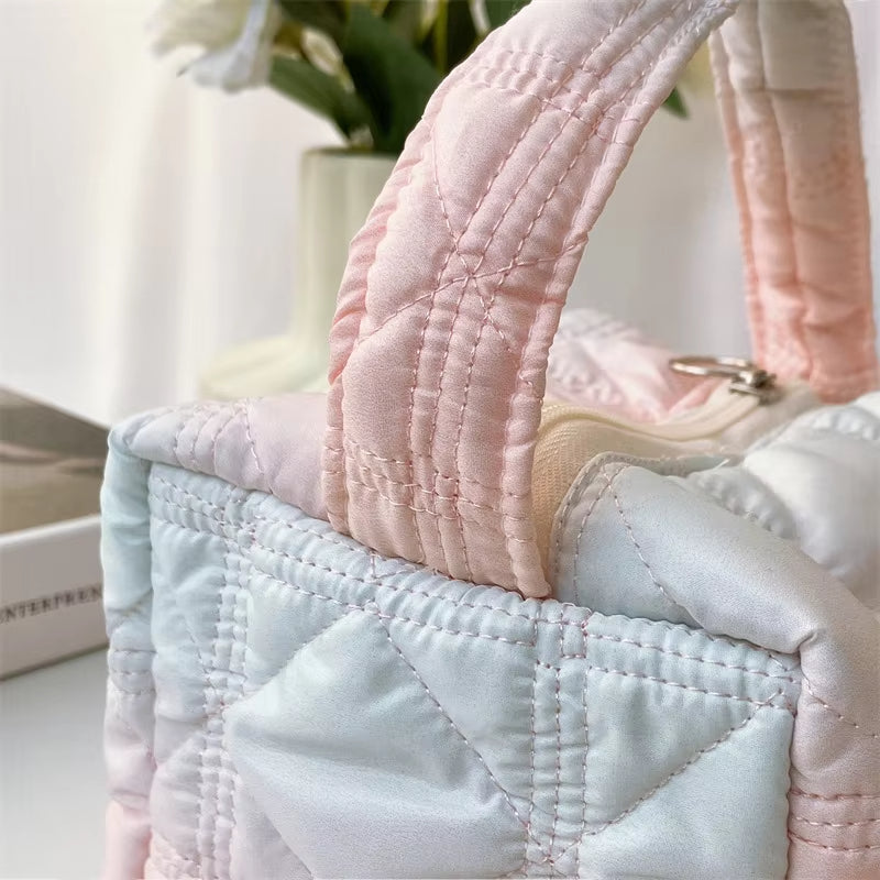 Lilia | Stylish and compact quilted cosmetic bag 5