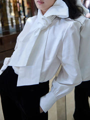 Professionelle Bluse mit Schleifendetail - Elegante Bürobekleidung mit modernem Flair