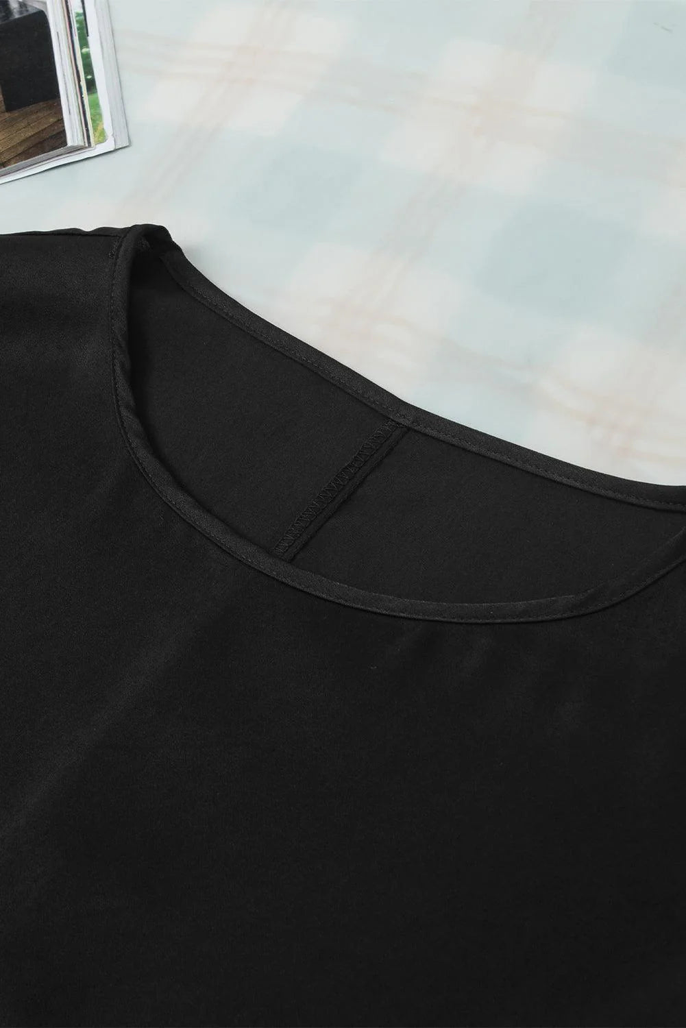 Essentielle Bluse mit Rundhalsausschnitt - Minimalistischer professioneller Stil