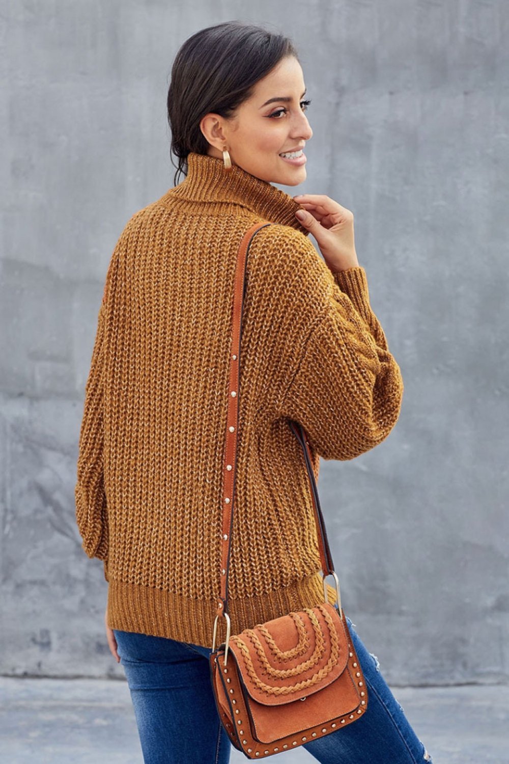 Chunky cable knit sweater for women | Turtleneck 2