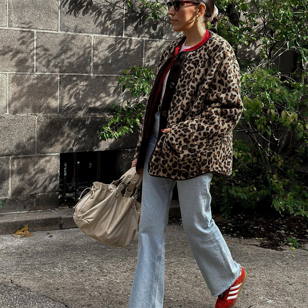 Leah | Jacket with an O-neck and leopard print 1