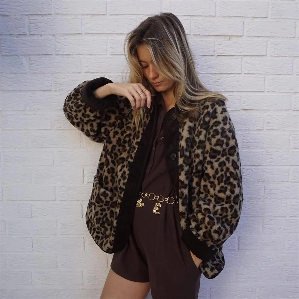 Leah | Jacket with an O-neck and leopard print 4