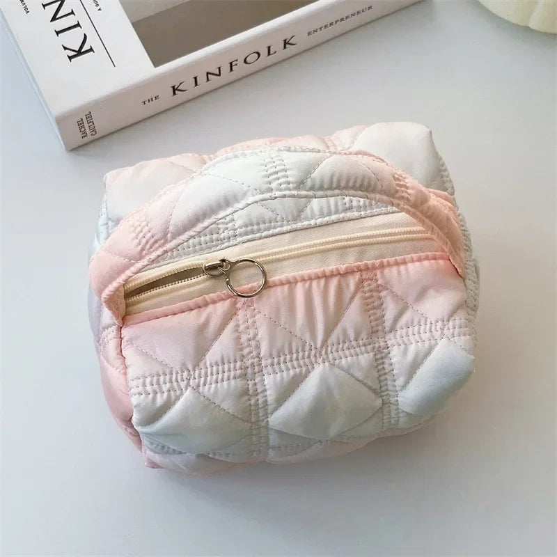 Lilia | Stylish and compact quilted cosmetic bag 3