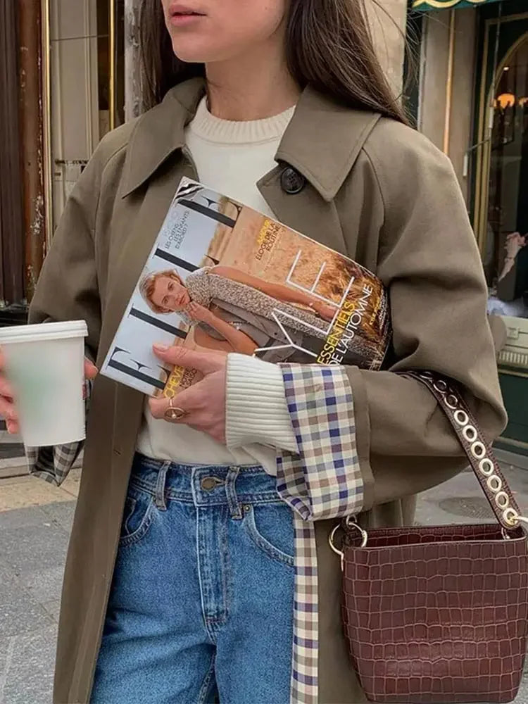 Manteau long doublure à carreaux – Élégance urbaine intemporelle