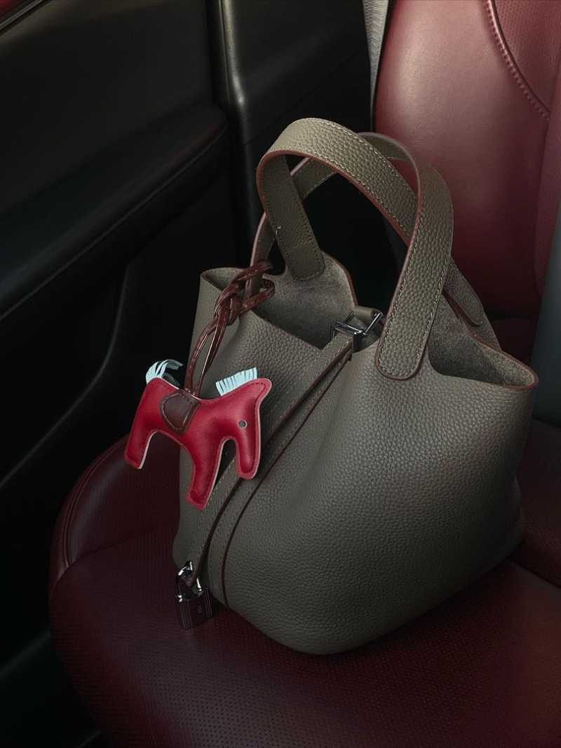 Evie | Stylish Premium Leather Bucket Bag 4