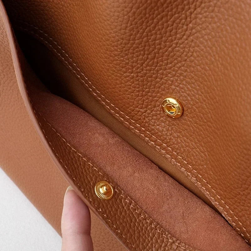 ELLEN | Stylish and Spacious Leather Bag 5