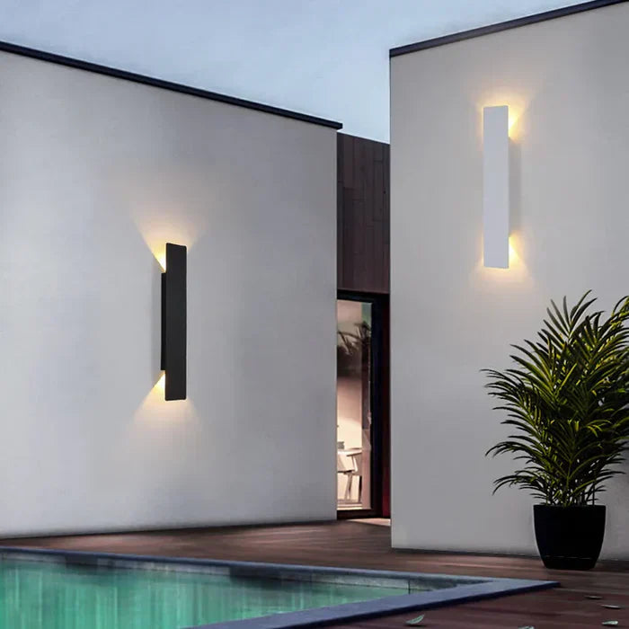 Weatherproof outdoor wall light - Stormglow 4