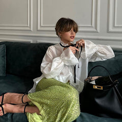 Bluse mit Glockenärmeln für den professionellen Auftritt - von französischer Eleganz inspiriert