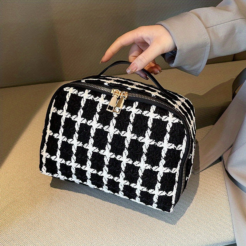 Harper | Stylish and Spacious Cosmetic Storage Bag 3
