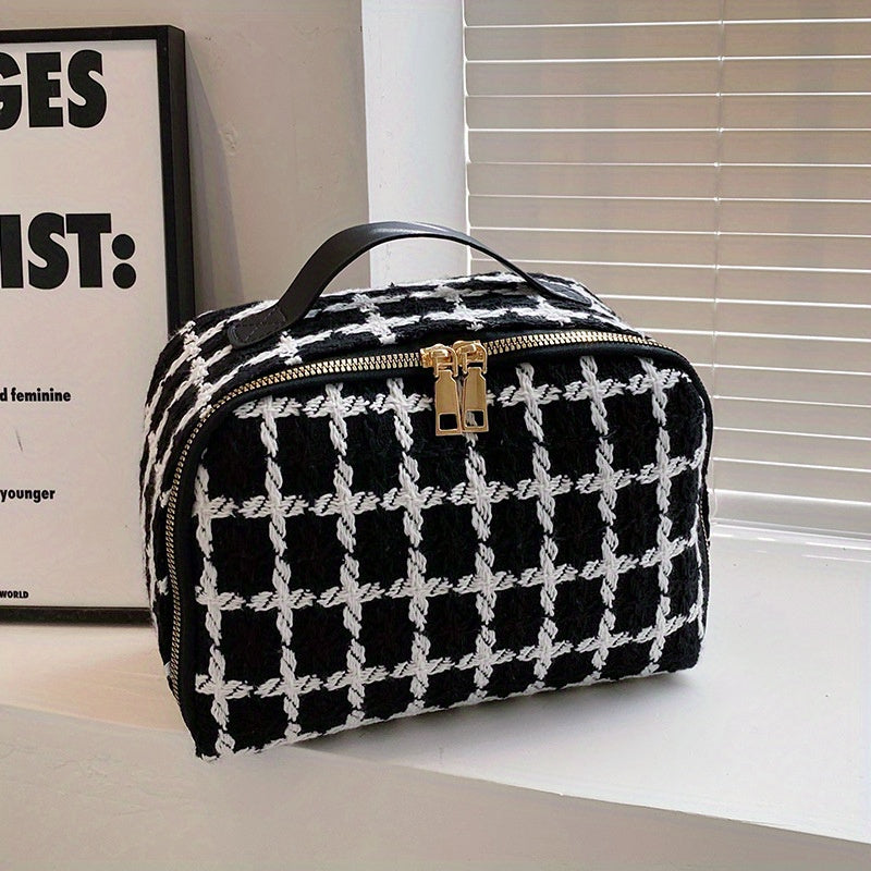 Harper | Stylish and Spacious Cosmetic Storage Bag 1