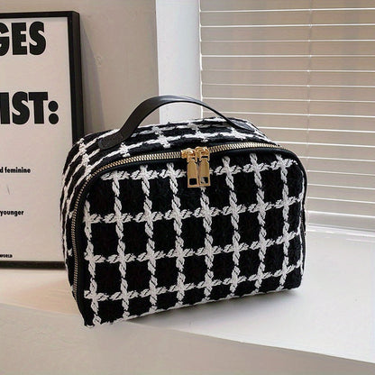 Harper | Stylish and Spacious Cosmetic Storage Bag 1