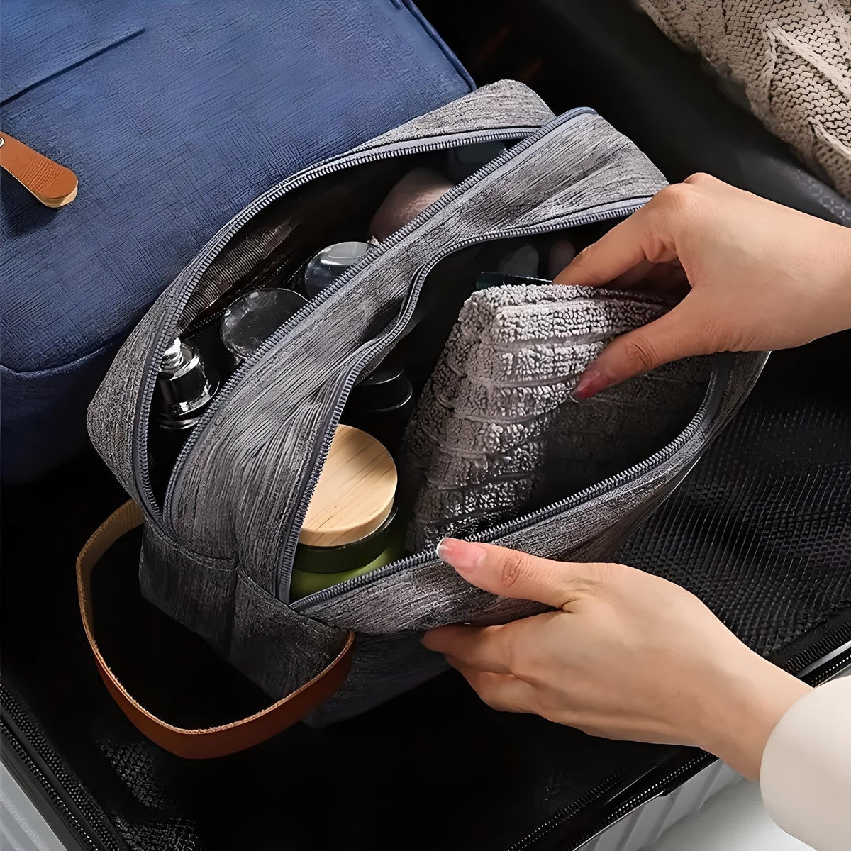 Jethro | Men's Toiletry Bag in Modern, Sleek Design 4