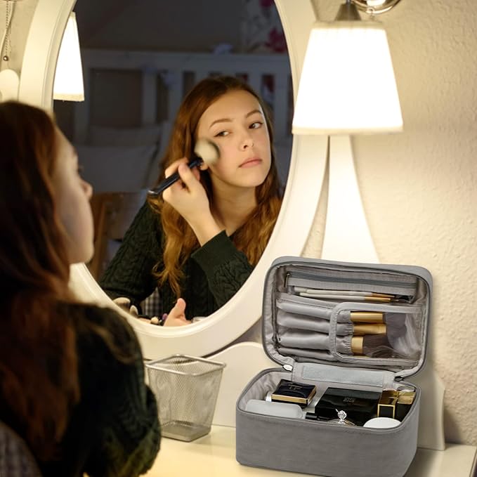 Araya | Elegant and spacious organizer for beauty essentials 6