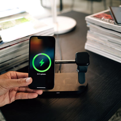 3-in-1-wireless charger for smartphone, smartwatch and earphone speed station with a modern design 5