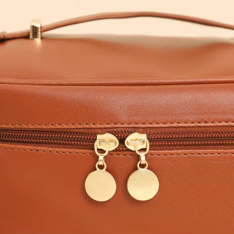 Dana | Elegant and spacious organizer for beauty utensils 4