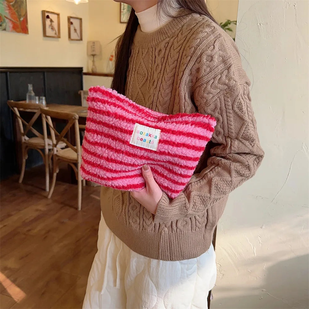 Artemis | Stylish, compact, and portable cosmetic bag 3