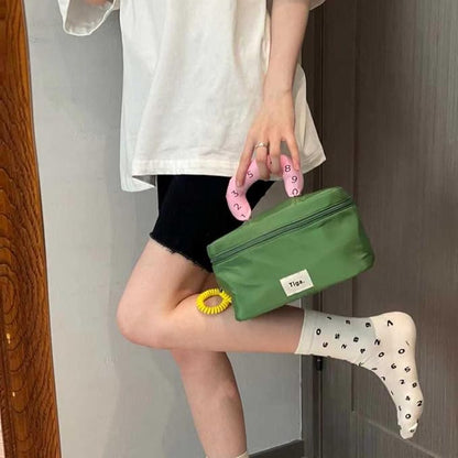 Amyra | Elegant and Practical Beauty Organizer 6