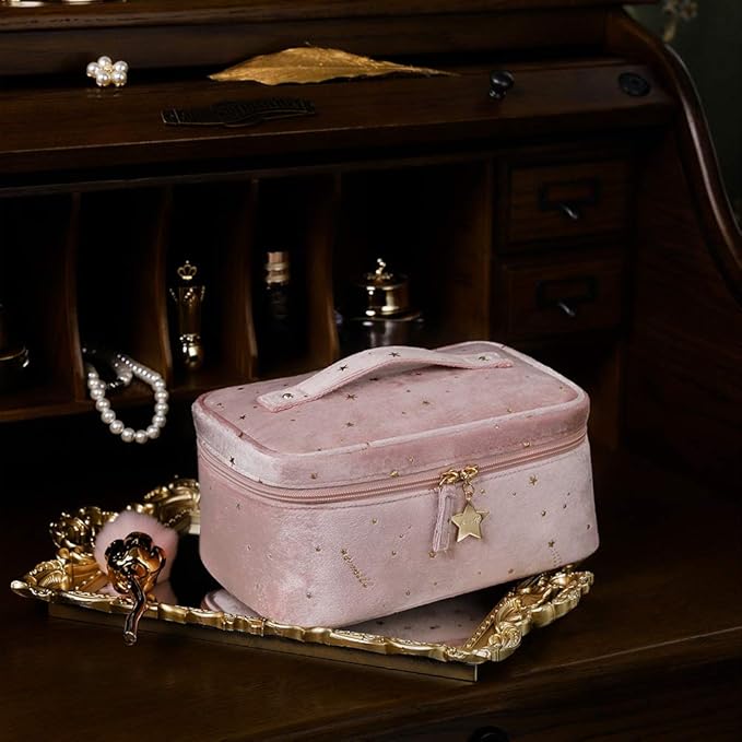 Carla | Elegant and Spacious Cosmetics and Beauty Products Bag 3