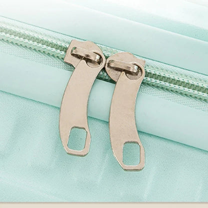 Iliana | Stylish and lightweight makeup case with multiple compartments 4
