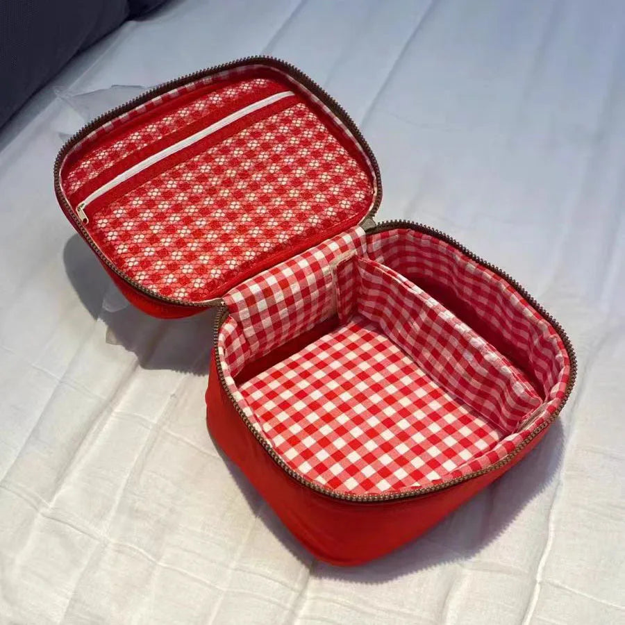 Yasmin | Apple-shaped Cosmetic Makeup Travel Bag 4