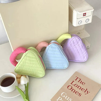 Bailee | Cosmetic bag with color contrast in triangle design 6