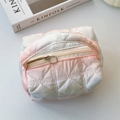 Lilia | Stylish and compact quilted cosmetic bag 3