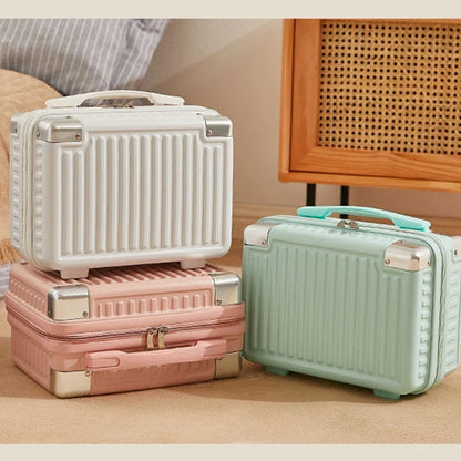 Iliana | Stylish and lightweight makeup case with multiple compartments 6