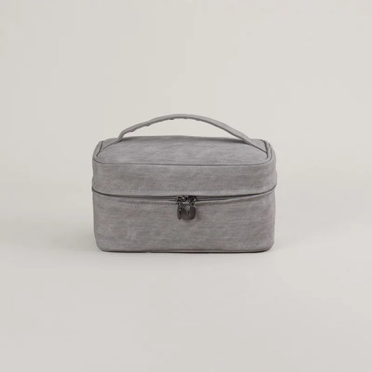 Araya | Elegant and spacious organizer for beauty essentials 1