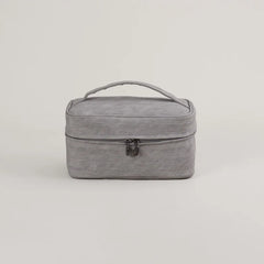 Araya | Elegant and spacious organizer for beauty essentials 1