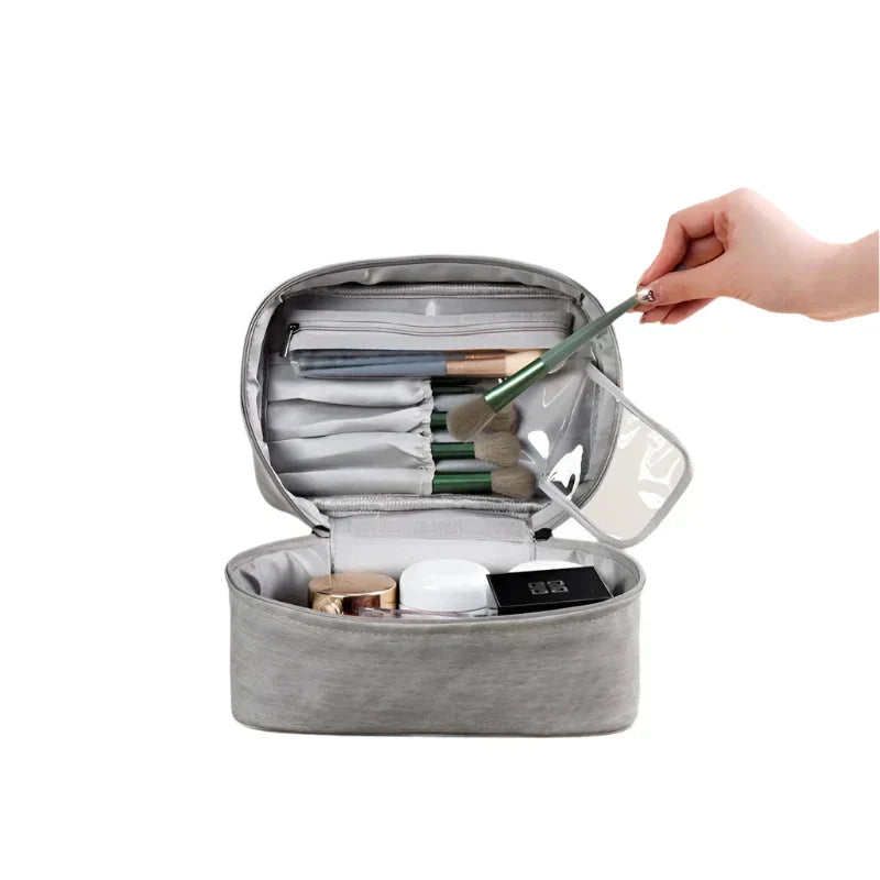 Araya | Elegant and spacious organizer for beauty essentials 4