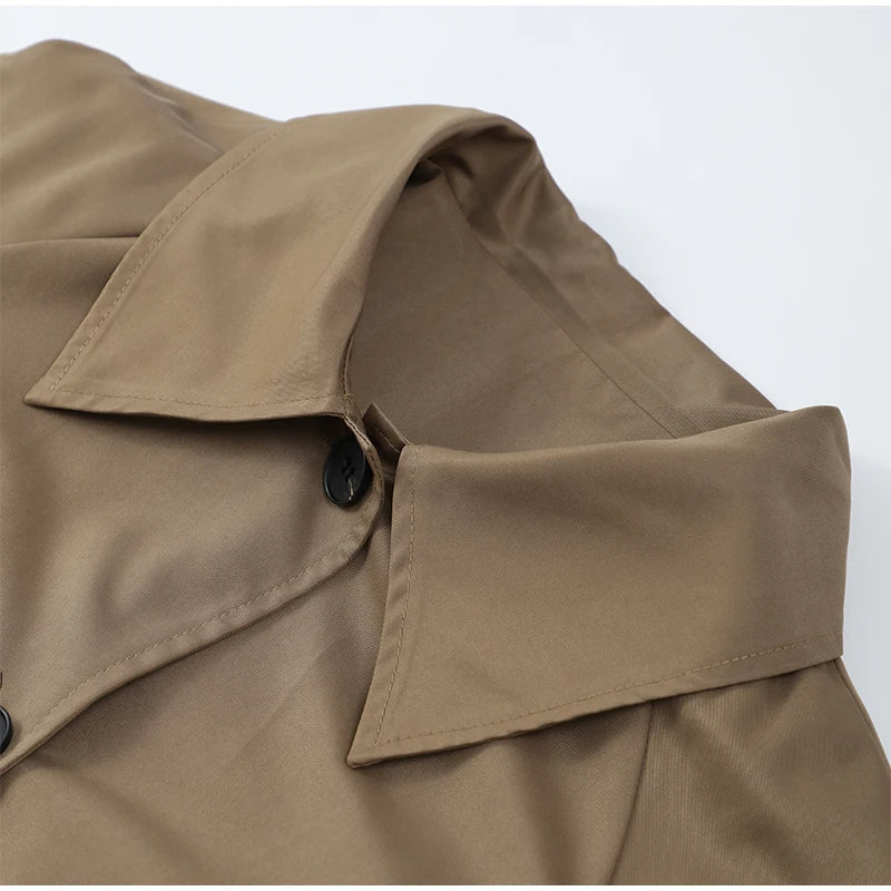 Manteau long doublure à carreaux – Élégance urbaine intemporelle