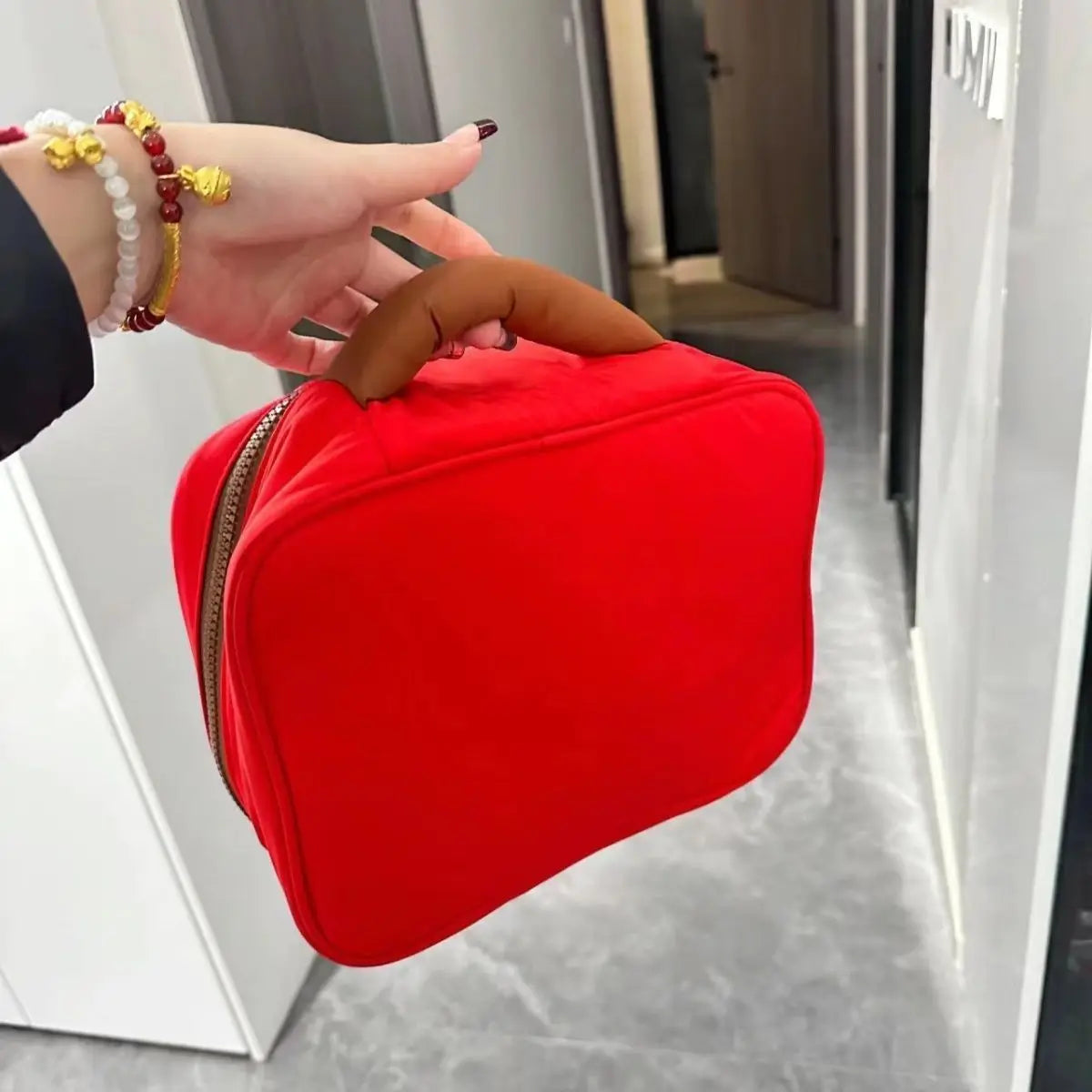 Yasmin | Apple-shaped Cosmetic Makeup Travel Bag 2