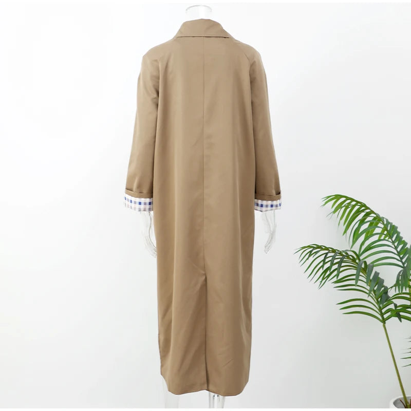 Manteau long doublure à carreaux – Élégance urbaine intemporelle