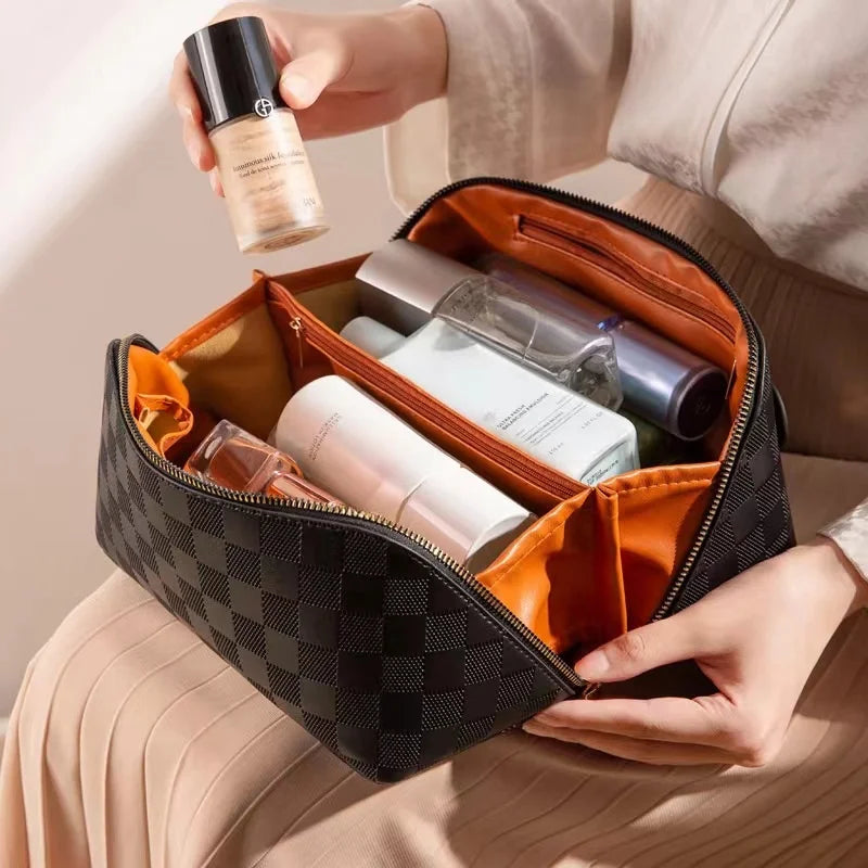 Elena | Stylish and sturdy cosmetic organizer 6
