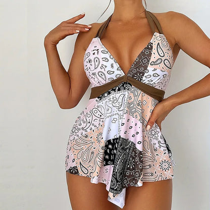 https://cdn.shopify.com/s/files/1/0884/1668/2333/files/Sommer-zweiteilige-Badeanz-ge-Frau-Vintage-Print-Bade-bekleidung-weibliche-Tankini-setzt-tief-v-Strand-tragen_59580d3e-cc2c-46f8-827c-2097781d5707.webp?v=1739861254