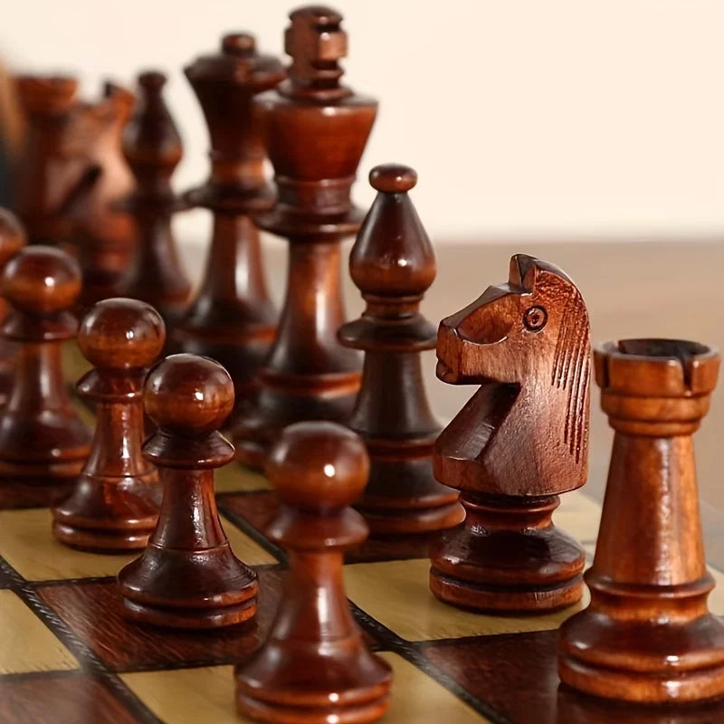 Strategio – Foldable wooden chess game with felt board 2
