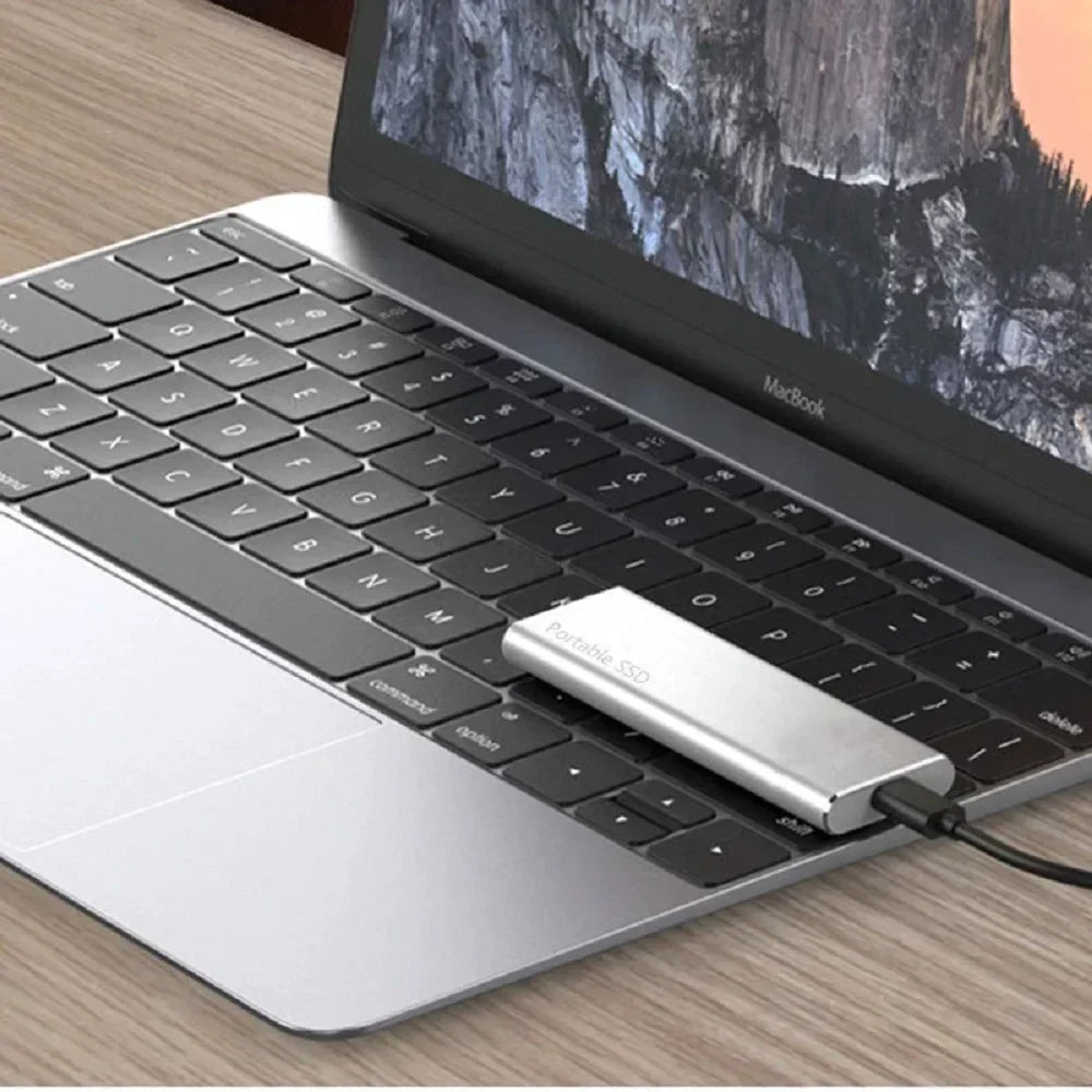 Ultra Thin 4 TB External hard drive-compatible USB-C memory solution for fast file transmission and durability 3