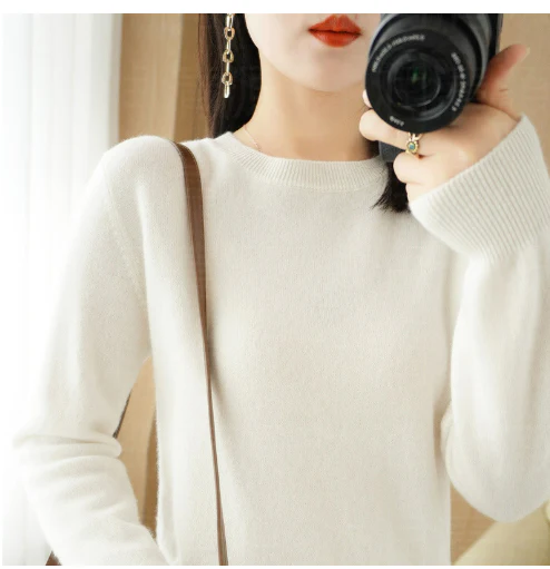 Warm long-sleeved sweater for women | Round neck 0