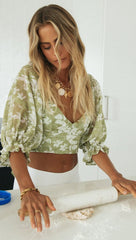 ÉLISE - Das Oberteil mit Rüschenprint